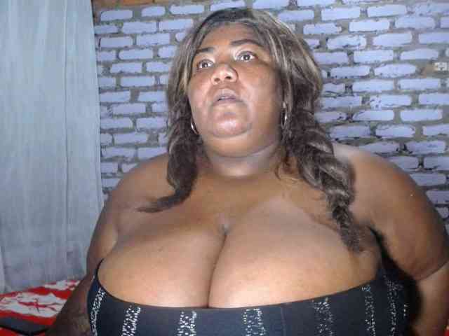 bustyboobsxxll webcam