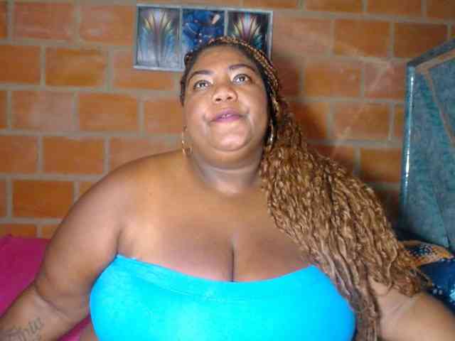 bustyboobsxxll webcam