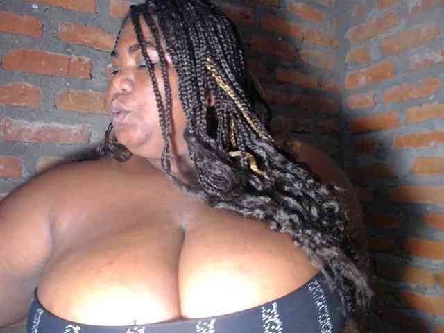 bustyboobsxxll webcam