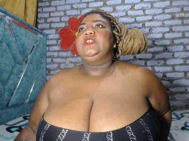 bustyboobsxxll webcam