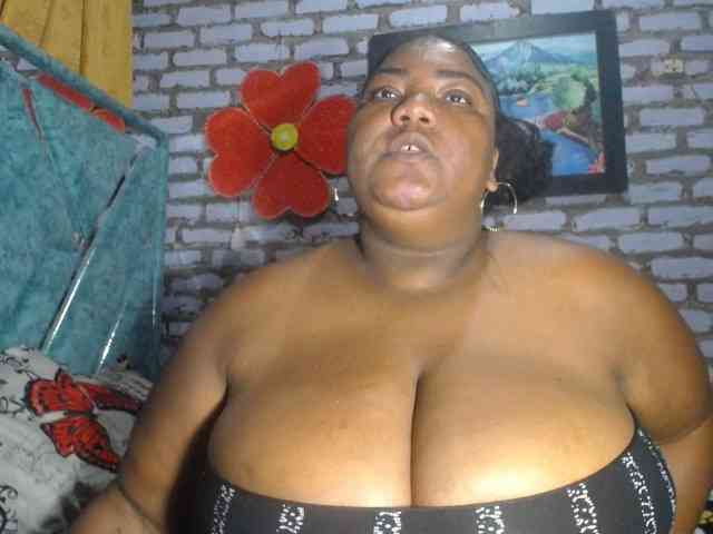 bustyboobsxxll webcam