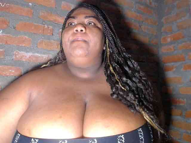 bustyboobsxxll webcam
