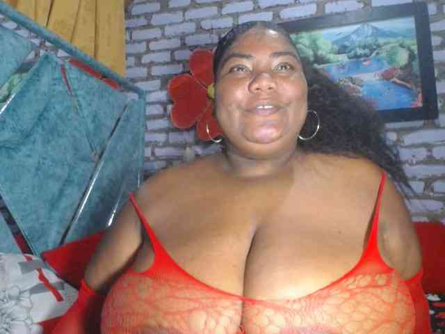 bustyboobsxxll webcam