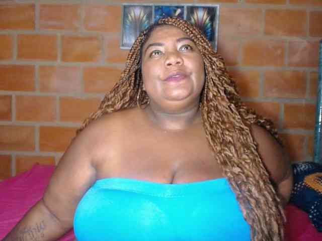 bustyboobsxxll webcam