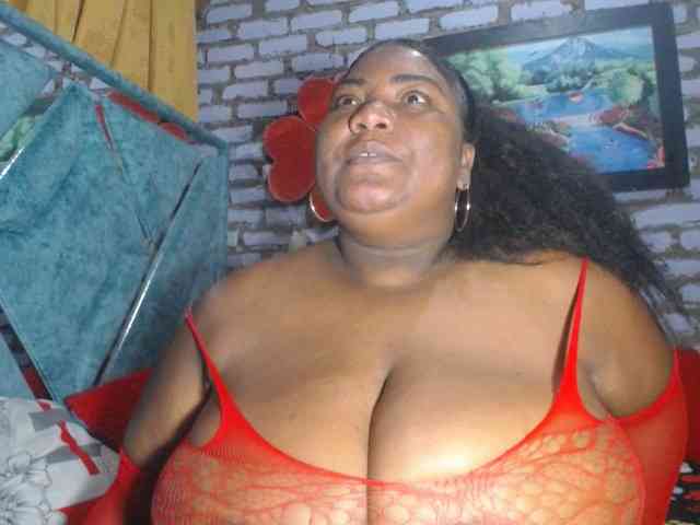 bustyboobsxxll webcam