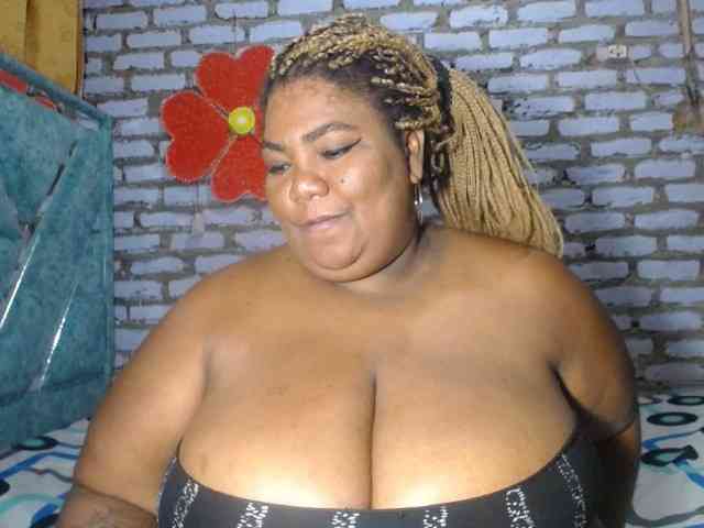 bustyboobsxxll webcam