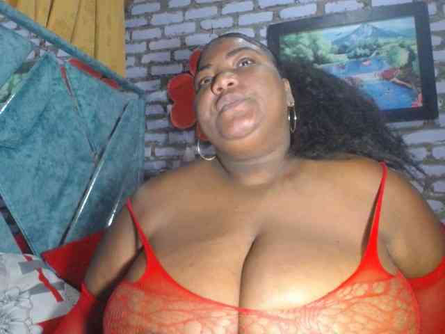 bustyboobsxxll webcam