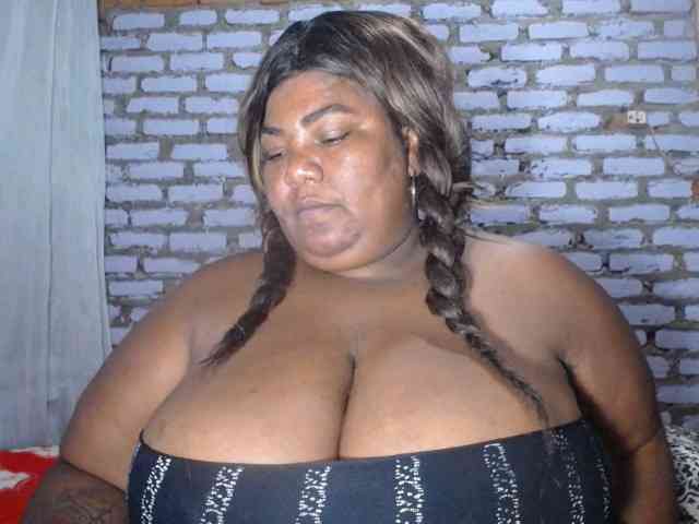 bustyboobsxxll webcam