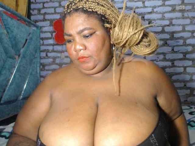 bustyboobsxxll webcam