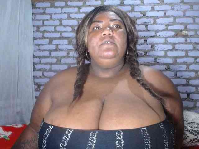 bustyboobsxxll webcam