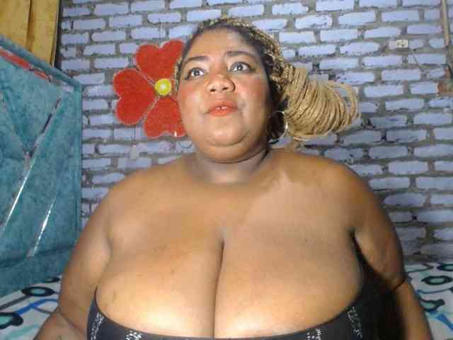 bustyboobsxxll webcam