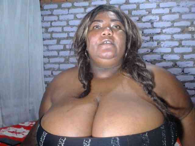 bustyboobsxxll webcam