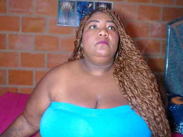 bustyboobsxxll webcam