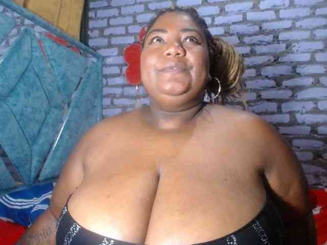 bustyboobsxxll webcam