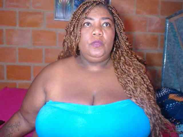 bustyboobsxxll webcam