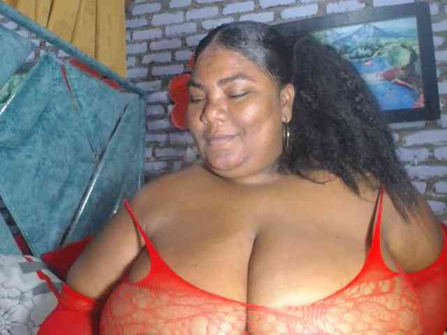 bustyboobsxxll webcam