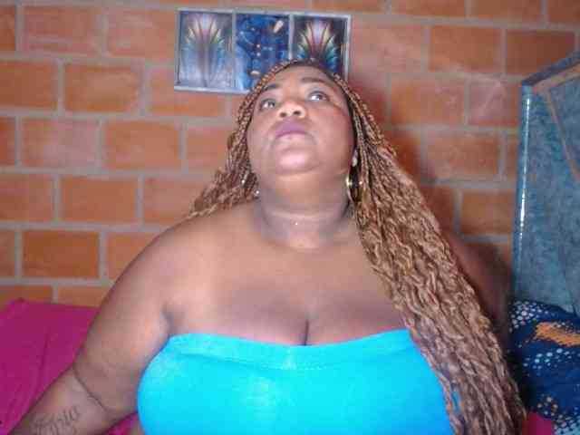 bustyboobsxxll webcam