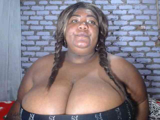 bustyboobsxxll webcam