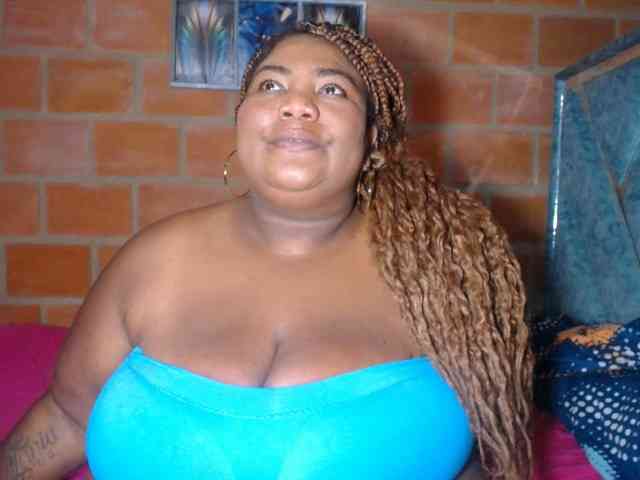 bustyboobsxxll webcam