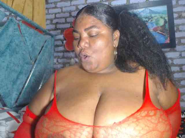 bustyboobsxxll webcam