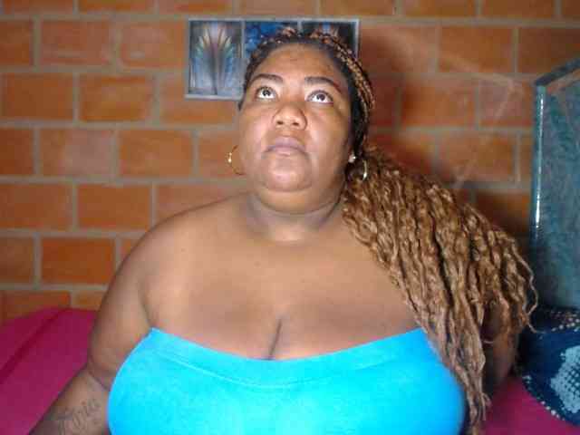 bustyboobsxxll webcam