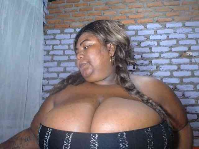 bustyboobsxxll webcam
