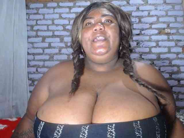 bustyboobsxxll webcam