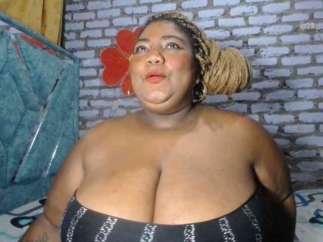 bustyboobsxxll webcam