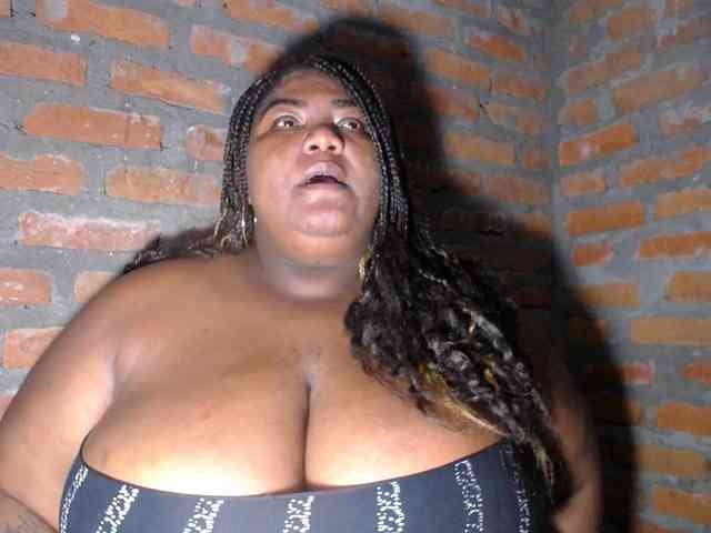 bustyboobsxxll webcam