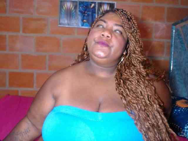 bustyboobsxxll webcam