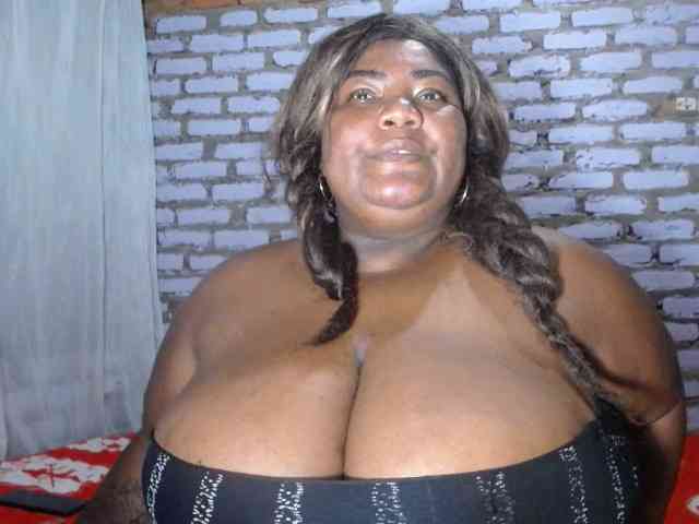 bustyboobsxxll webcam