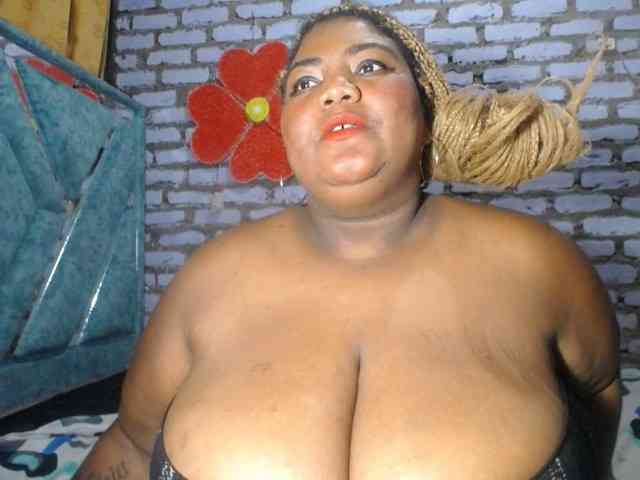 bustyboobsxxll webcam