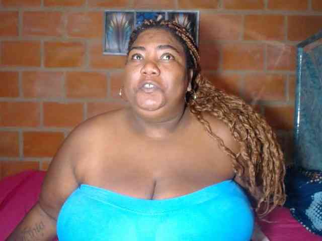 bustyboobsxxll webcam