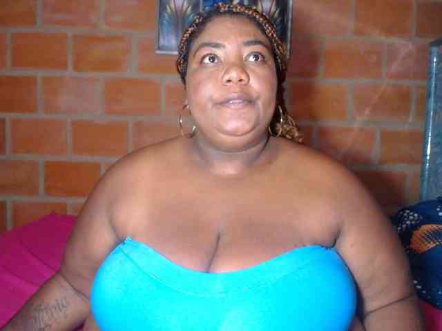 bustyboobsxxll webcam