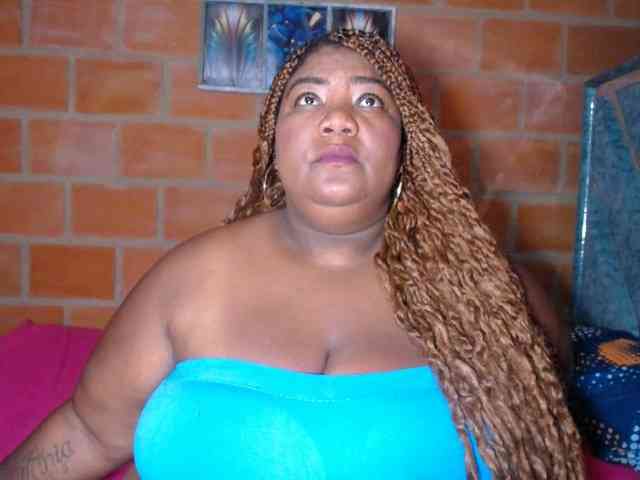 bustyboobsxxll webcam