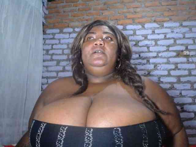 bustyboobsxxll webcam