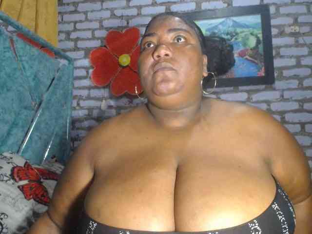 bustyboobsxxll webcam