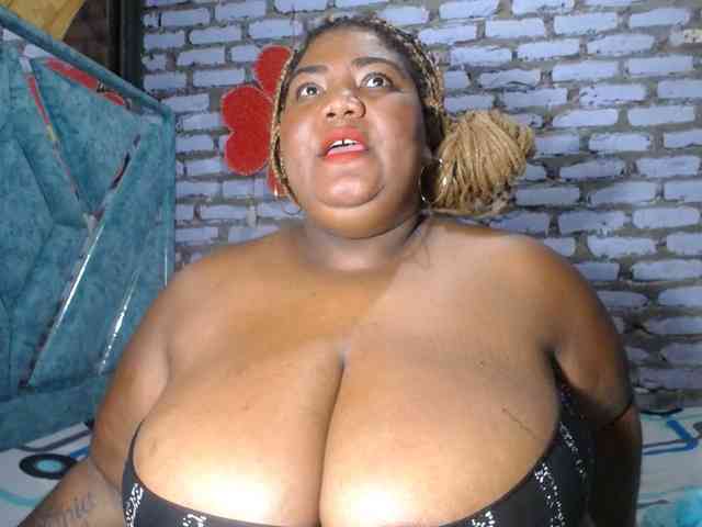 bustyboobsxxll webcam