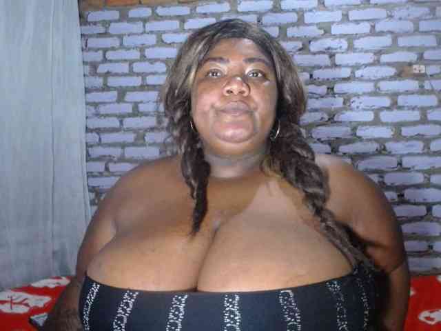 bustyboobsxxll webcam