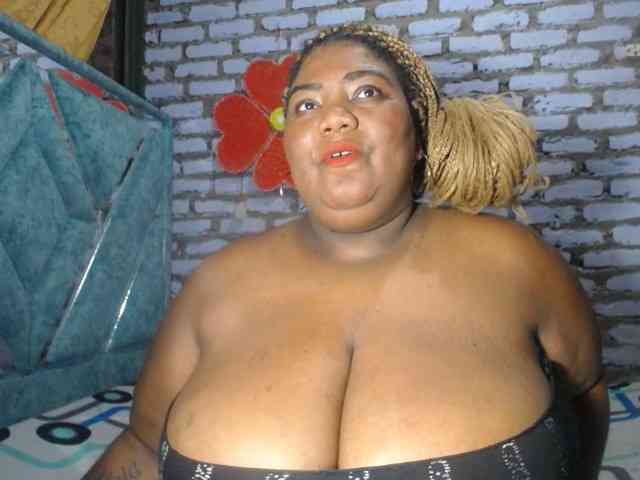 bustyboobsxxll webcam