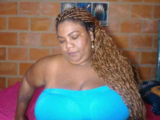 bustyboobsxxll webcam