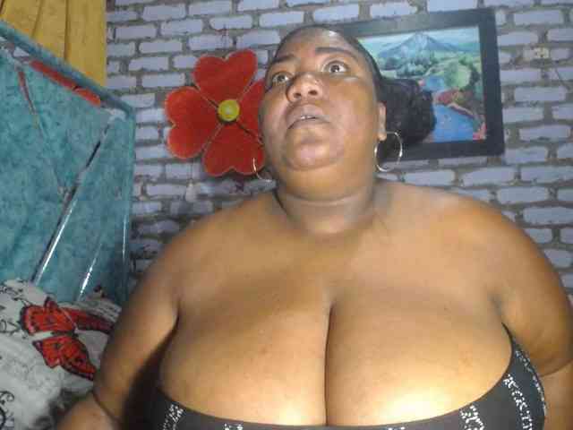 bustyboobsxxll webcam