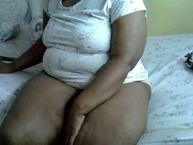 Sexxymamitaa1 webcam