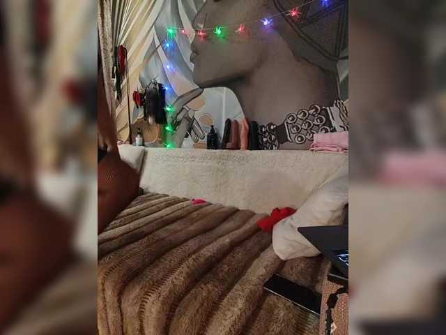 DianaAhTender webcam