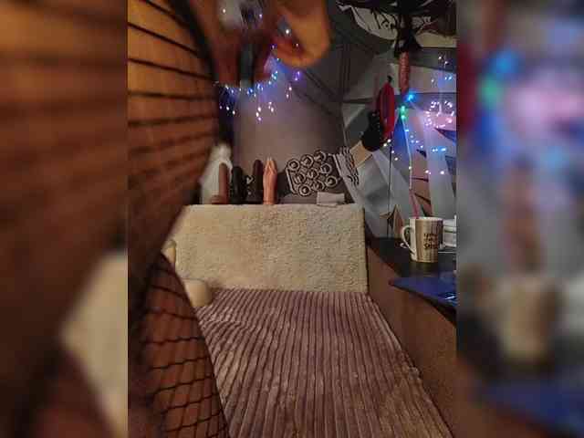 DianaAhTender webcam