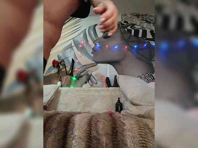 DianaAhTender webcam