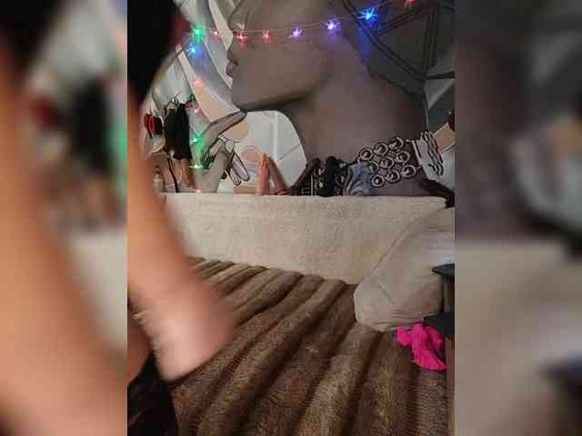 DianaAhTender webcam