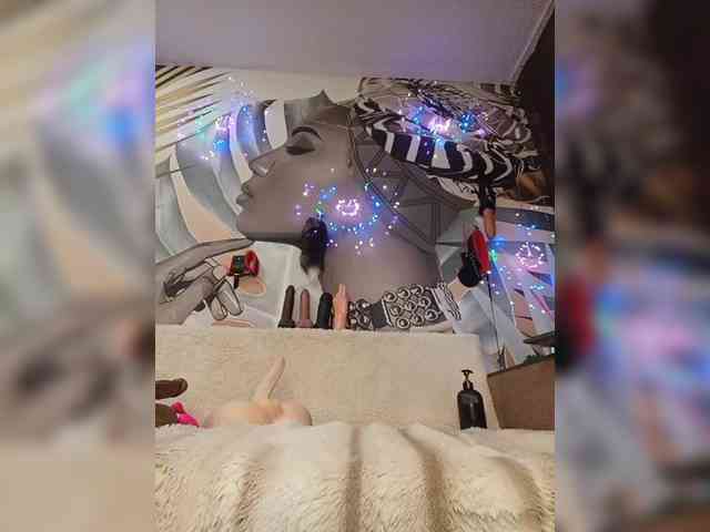 DianaAhTender webcam