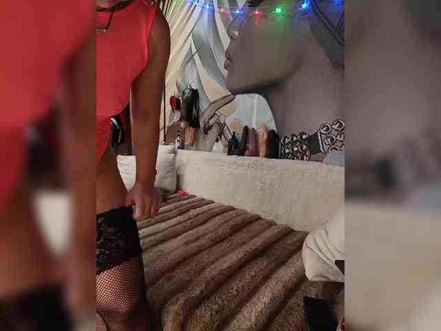 DianaAhTender webcam