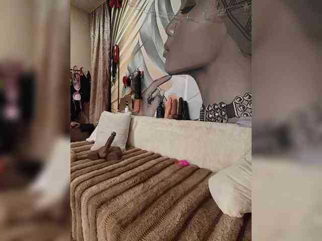 DianaAhTender webcam